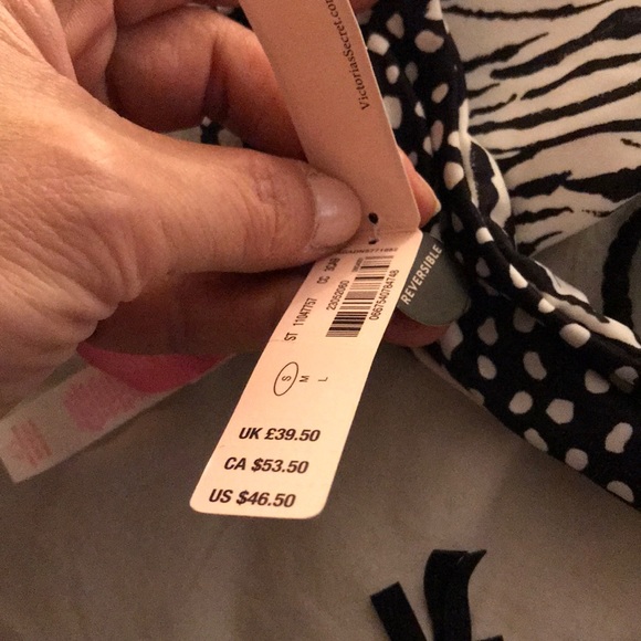 Beautiful reversible Victoria’s Secret bikini top - Picture 5 of 6